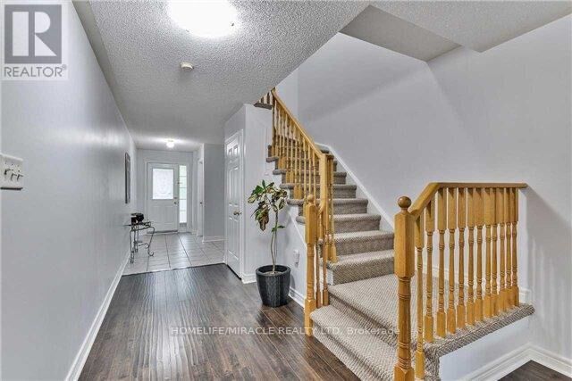 Property Photo:  34 Ridgemore Crescent  ON L7A 2L4 