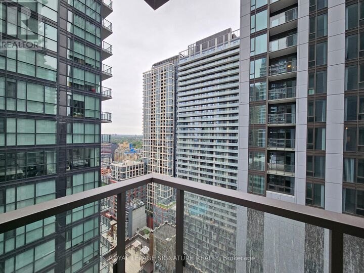 Property Photo:  8 Widmer Street 3003  ON M5V 0W6 