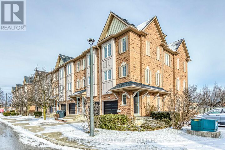 Property Photo:  1128 Dundas Street West 25  ON L5C 1E1 