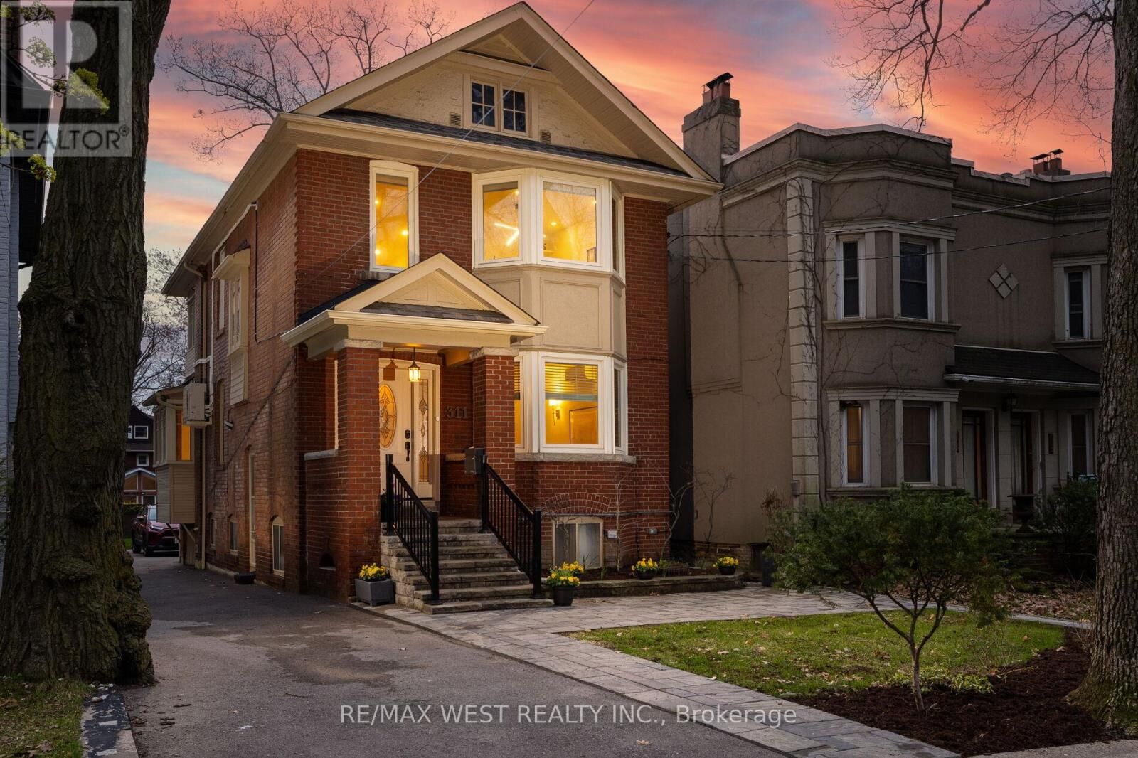 Property Photo:  311 St Clair Avenue East  ON M4T 1P3 