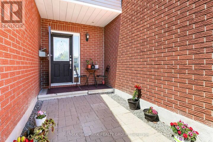 Property Photo:  290 Stoneway Drive  ON K2G 6B8 