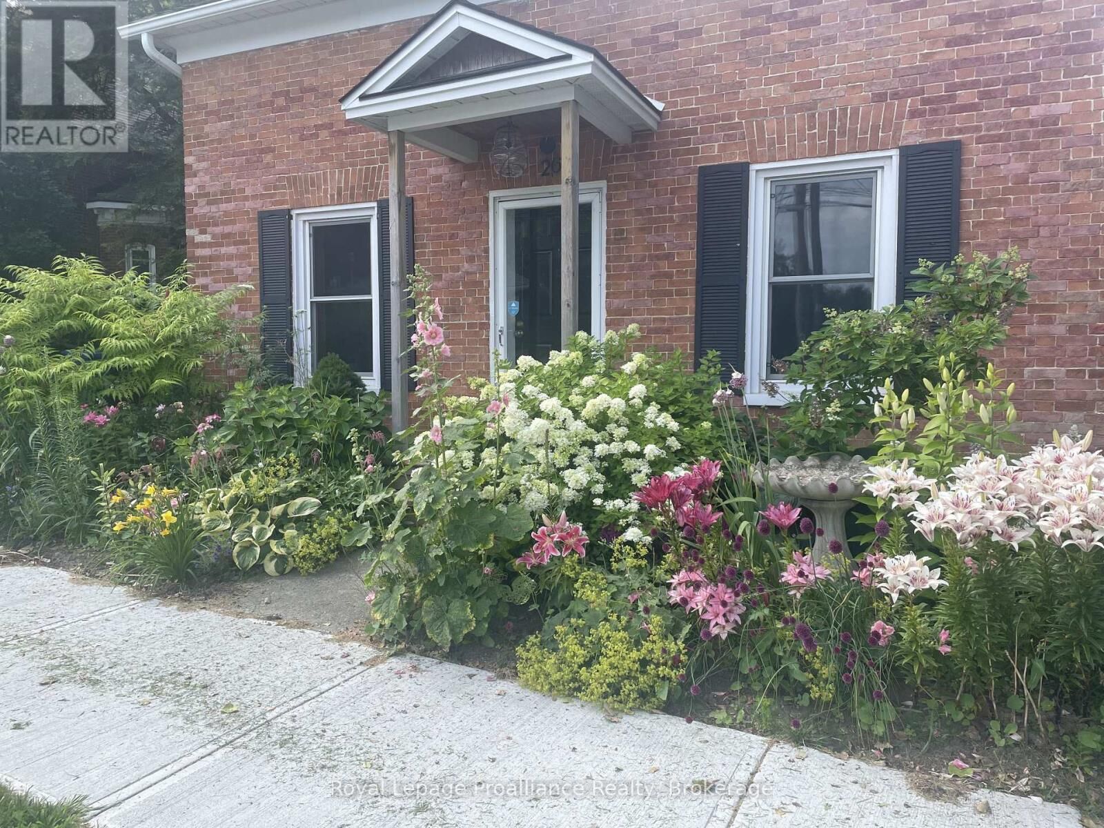 Property Photo:  26 York Street  ON K0K 2T0 