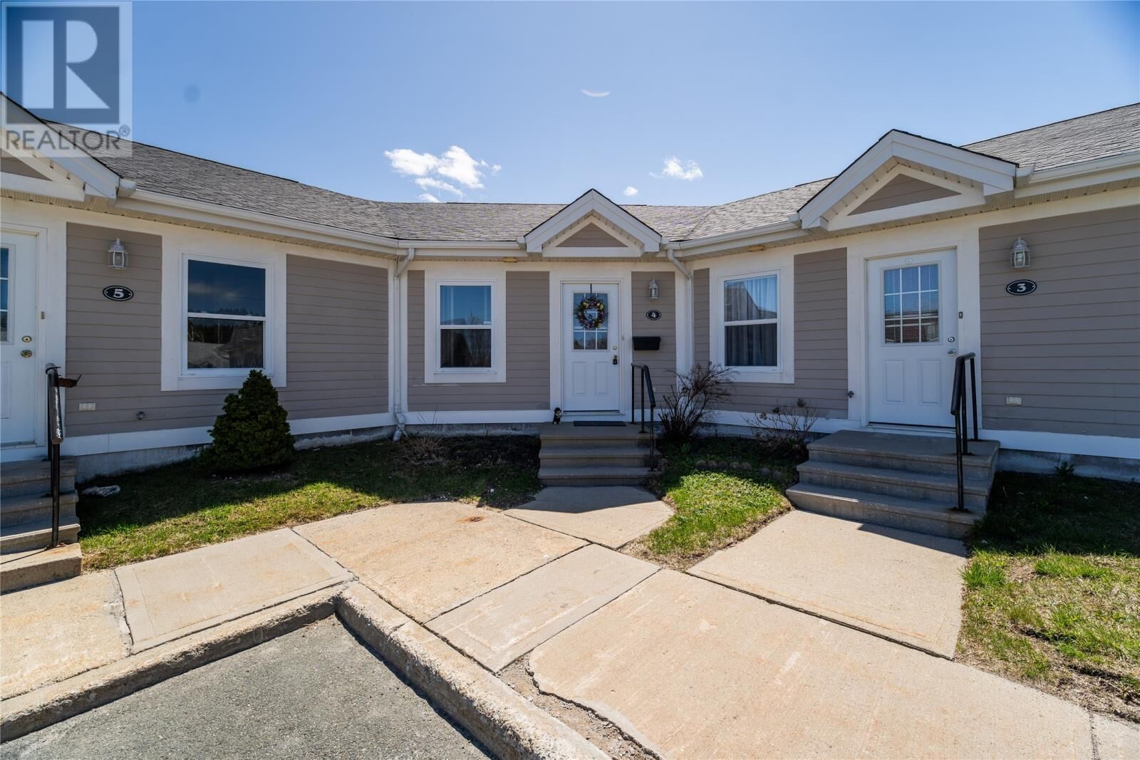 Property Photo:  4 Sunchase Court  NL A1E 6H8 