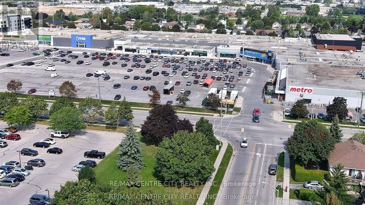 Property Photo:  440 Wellington Street 109  ON N5R 5X5 