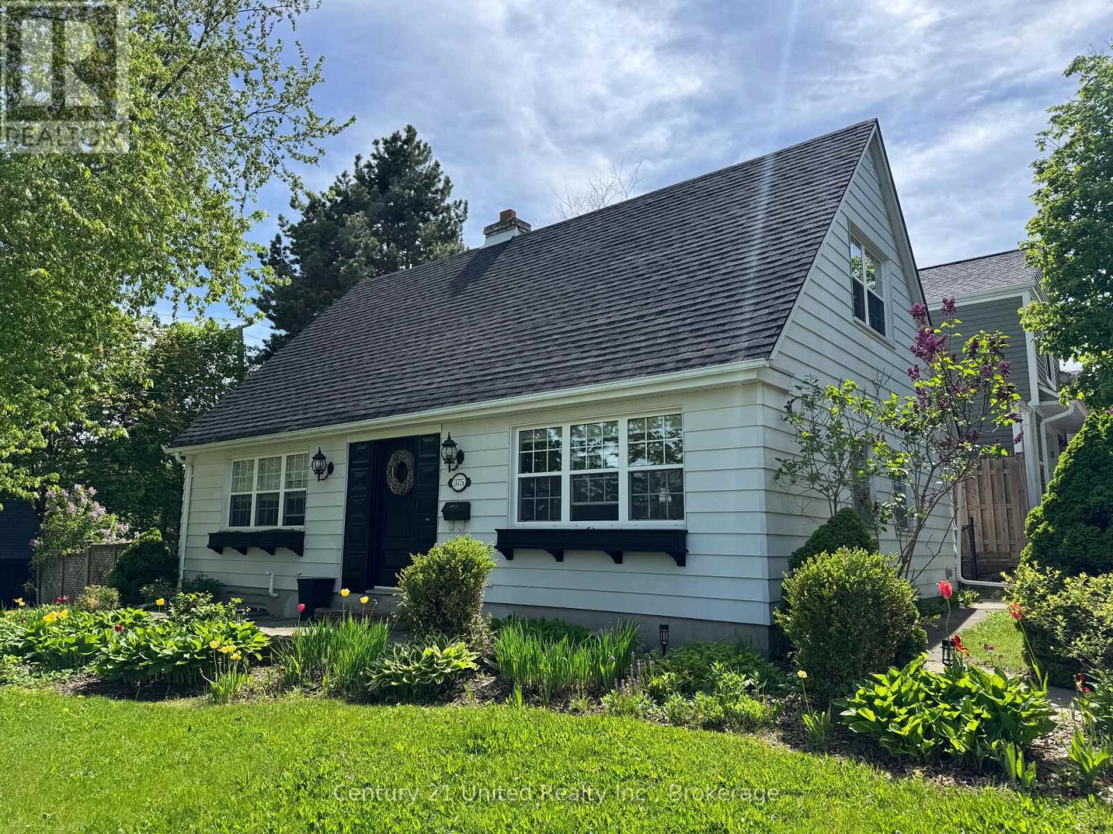Property Photo: 375 Albertus Avenue ON K9J 5Z7