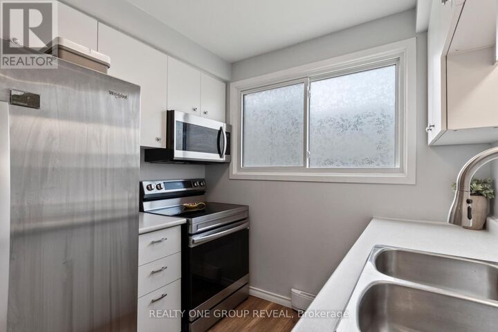 Property Photo:  47 Wellington Street C6  ON L1A 2M4 