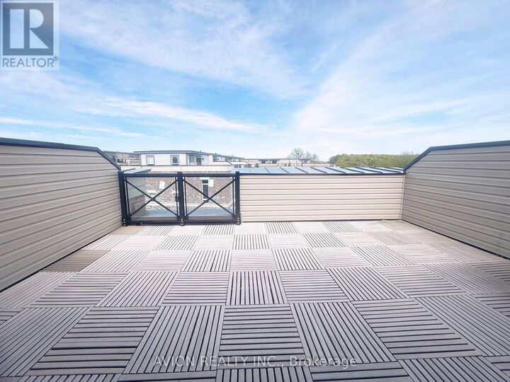 Property Photo: 2 Westmeath Lane 2108 ON L6B 0A8