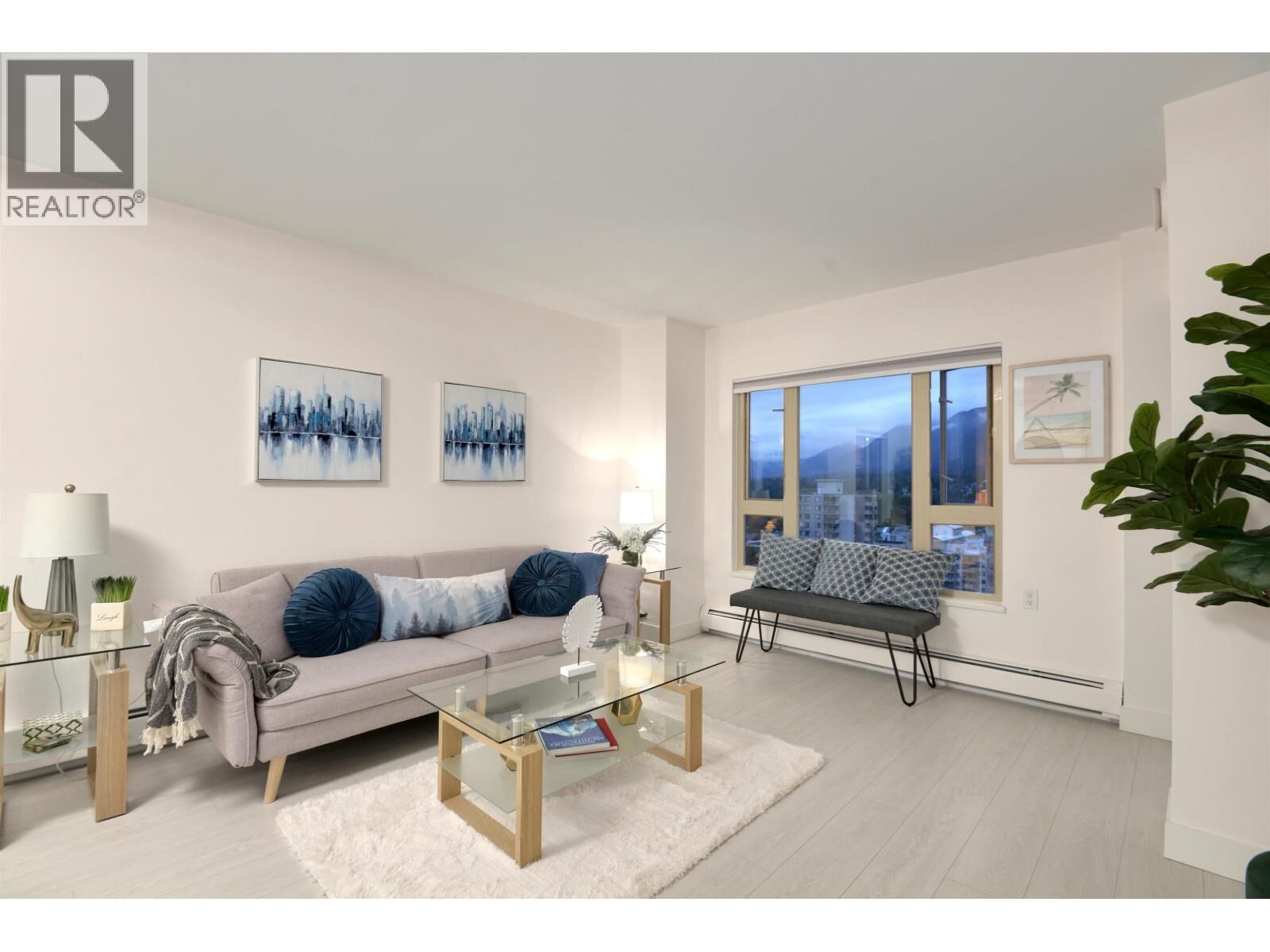 Property Photo:  121 West 15 Street 1604  BC V7M 1R8 
