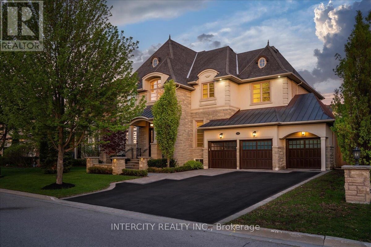 Property Photo: 233 Carisbrooke Circle ON L4G 0K4