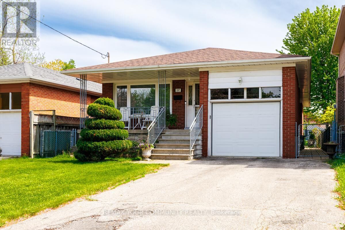 Property Photo:  267 Horsham Avenue  ON M2R 1G5 