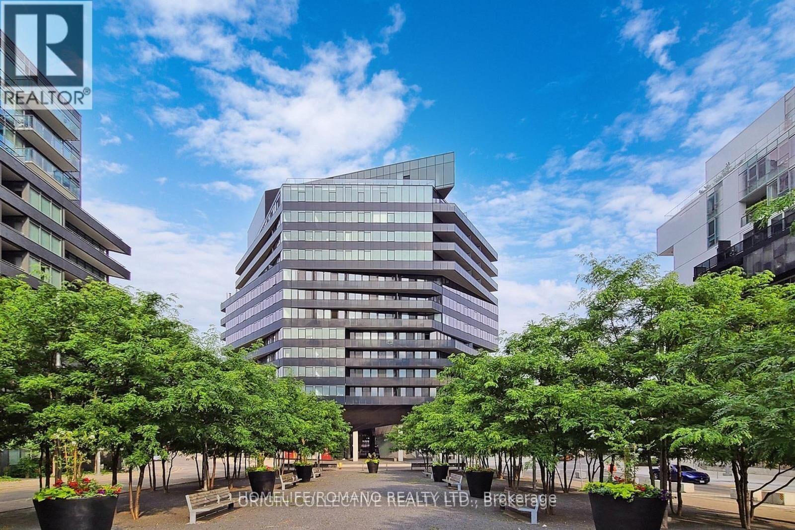 Property Photo: 21 Lawren Harris Square 1113 ON M5A 0T4