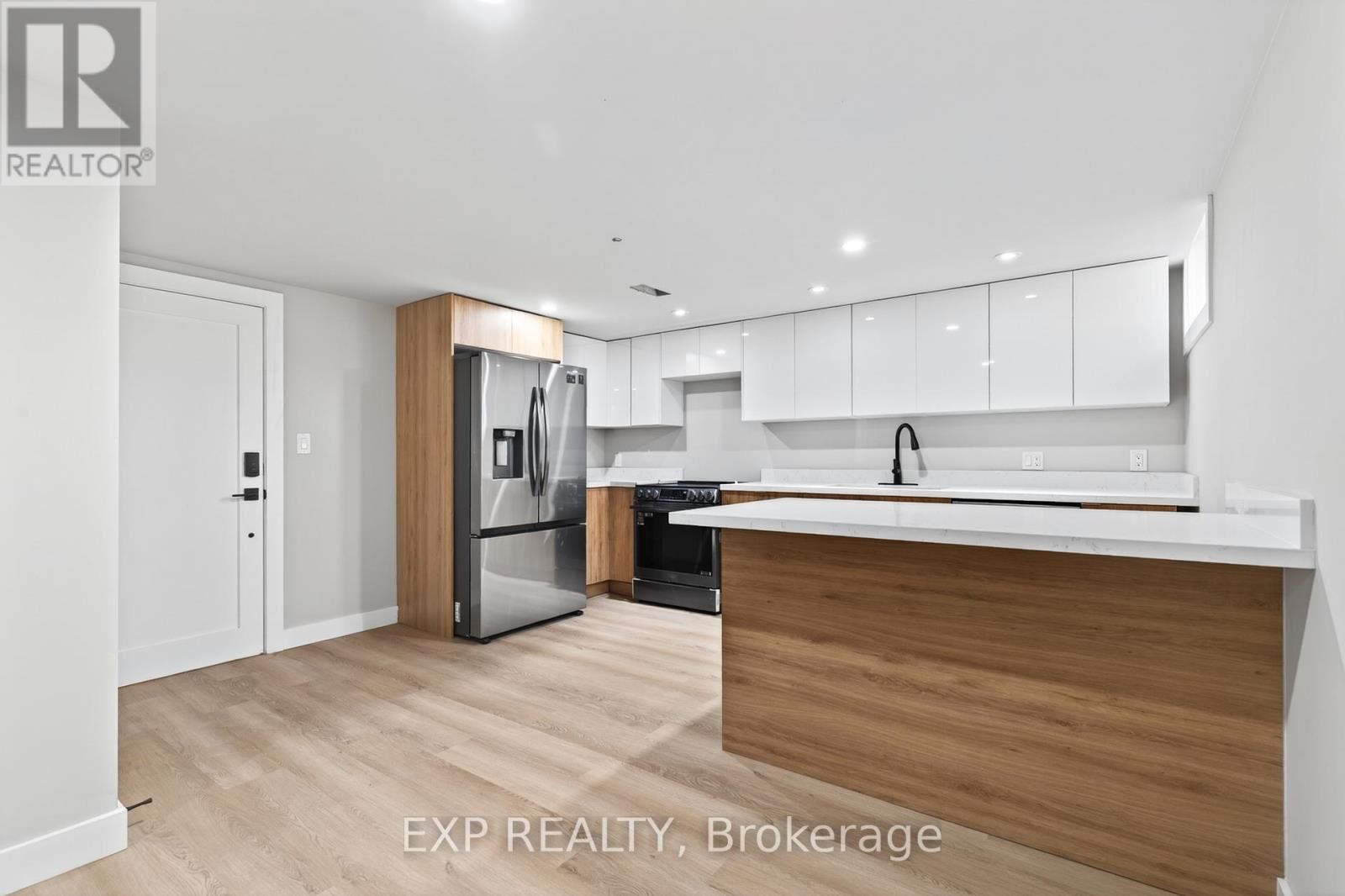 Property Photo:  263 Anne Street North 3  ON L4N 4Y1 