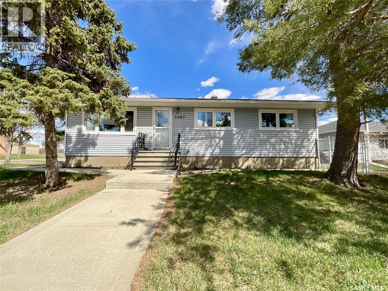 Property Photo:  5445 4th Avenue  SK S4T 0J8 