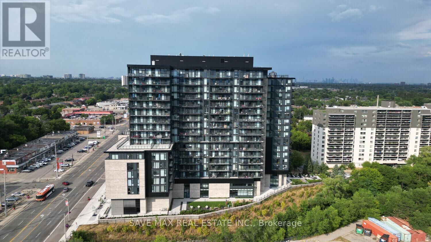 Property Photo:  86 Dundas Street East 916  ON L5A 1W4 