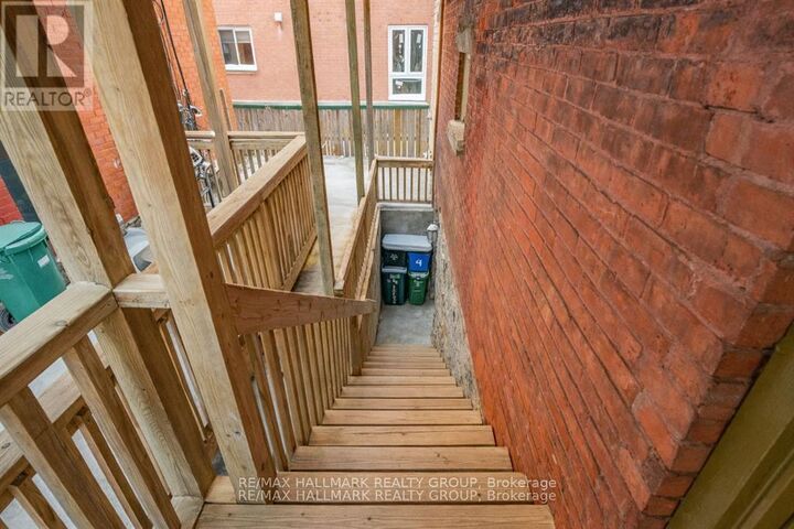 Property Photo:  121 Osgoode Street  ON K1N 6S5 