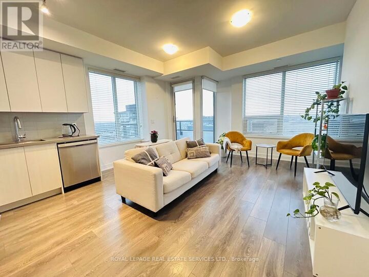 Property Photo:  297 Oak Walk Drive 1604  ON L6H 3R6 
