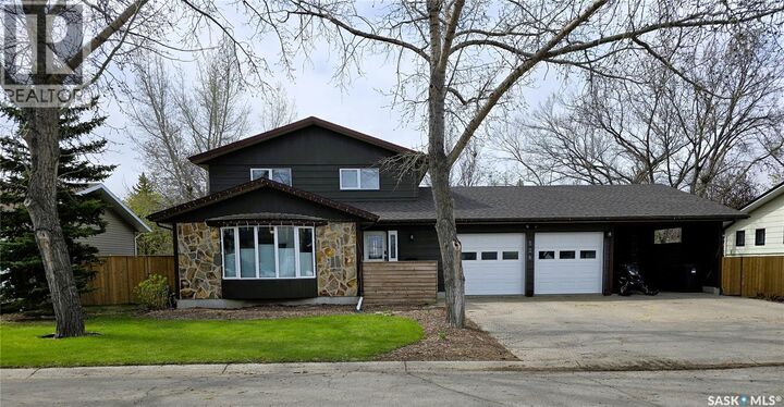 Property Photo: 528 Dieppe Drive SK S4H 2Y2