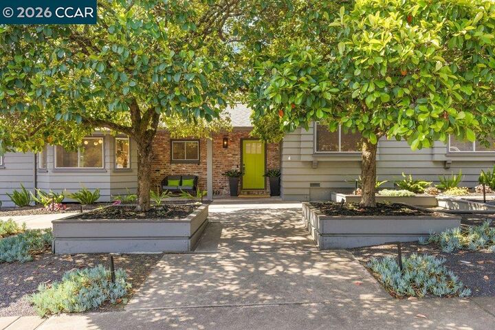 Property Photo:  19 Lynwood Pl  CA 94556 