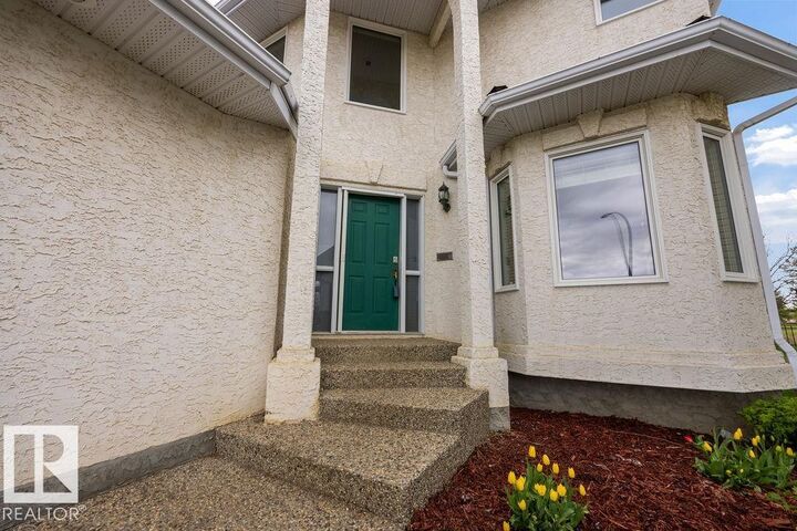 Property Photo:  10 Coloniale Court  AB T4X 1L3 