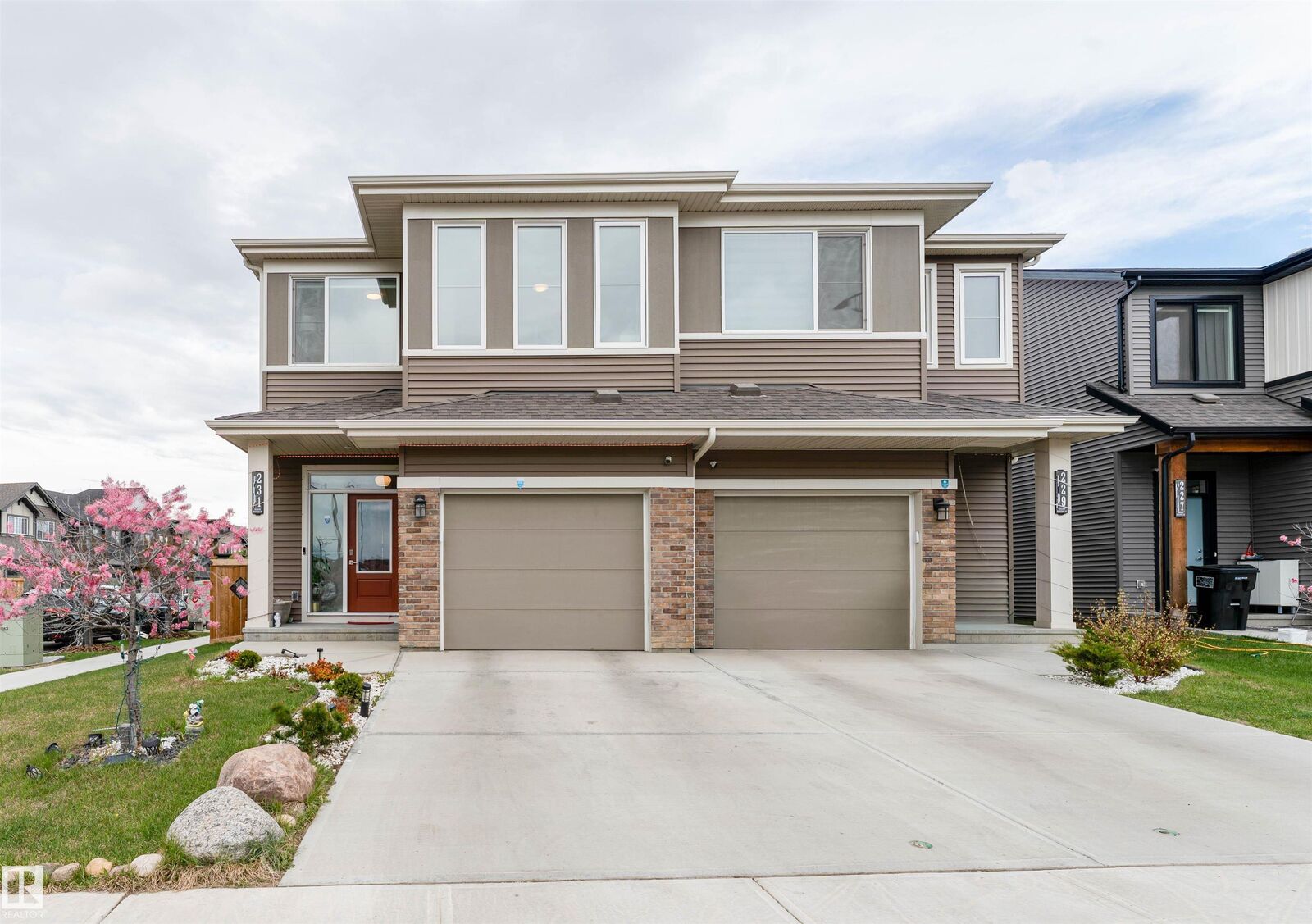 Property Photo:  231 Orchards Boulevard SW  AB T6X 2G9 