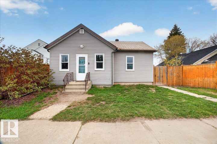Property Photo:  709 1 Street  AB T0A 3J0 
