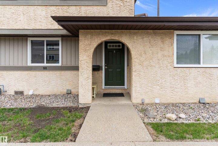 Property Photo:  8930 99 Avenue 101  AB T8L 3L1 