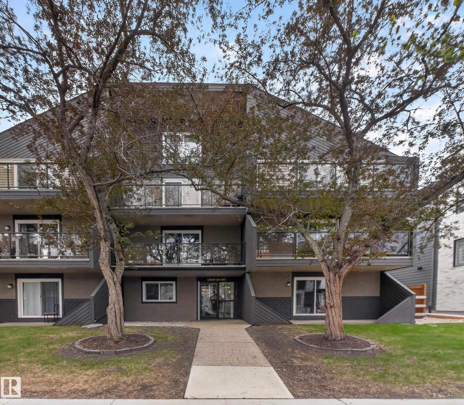 Property Photo: 10731 84 Avenue NW 204 AB T6E 2H8