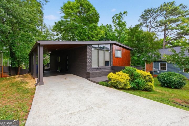 Property Photo:  500 Rosemont Drive SE  GA 30317 
