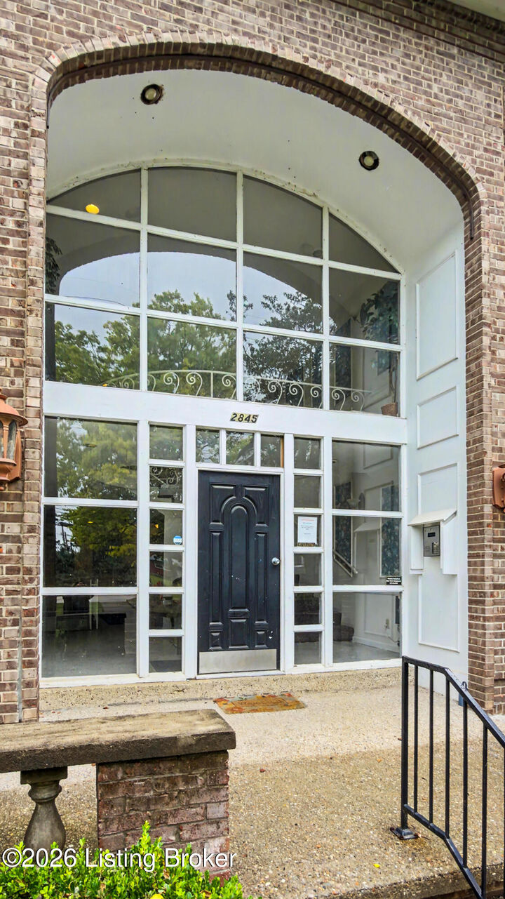 Property Photo: 2845 Hikes Ln 302 KY 40218