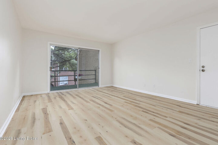 Property Photo: 2505 Brownsboro Rd Apt B5 KY 40206