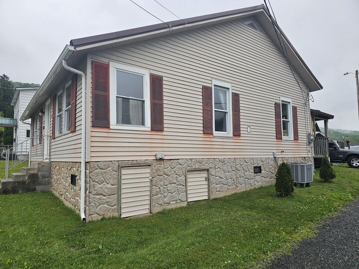 Property Photo: 430 Greenbrier Ave WV 25962