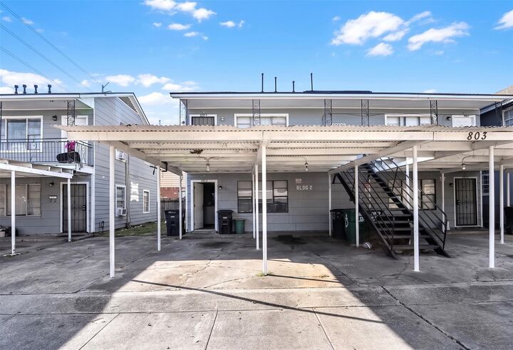Property Photo: 801-803 66th St Street TX 77011
