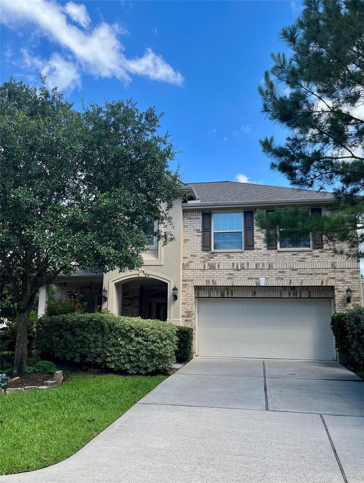 Property Photo: 110 N Victoriana Circle TX 77389