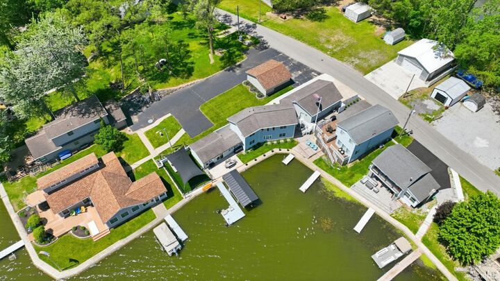 Property Photo:  1420 N Shore Drive  IN 46784-9611 