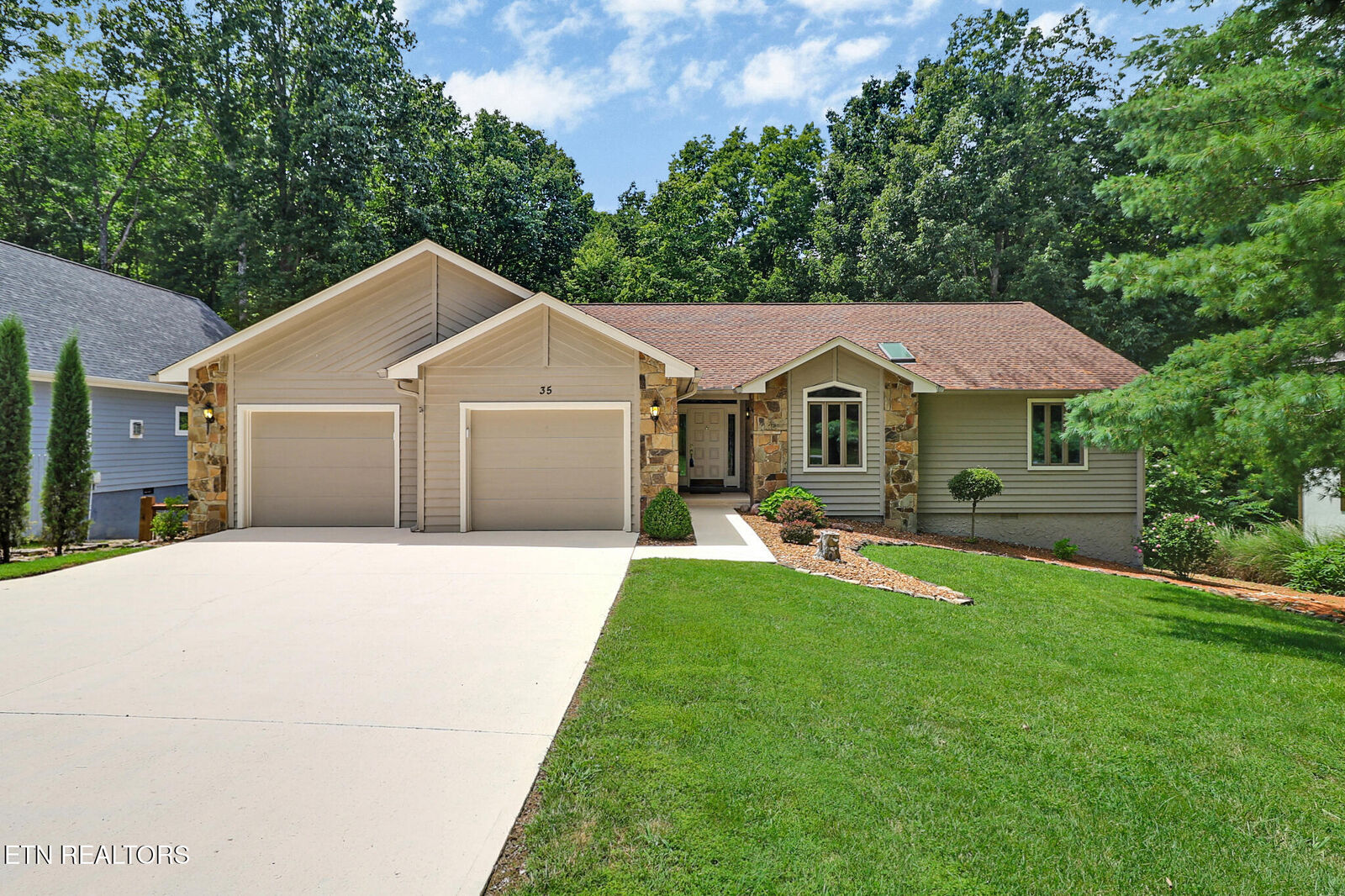 Property Photo: 35 Pineridge Court TN 38558