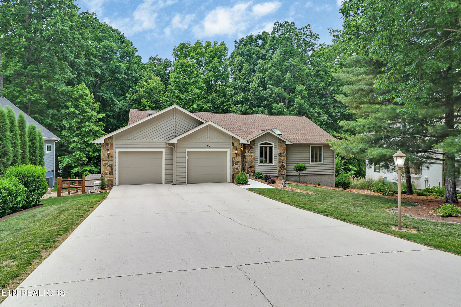Property Photo:  35 Pineridge Court  TN 38558 