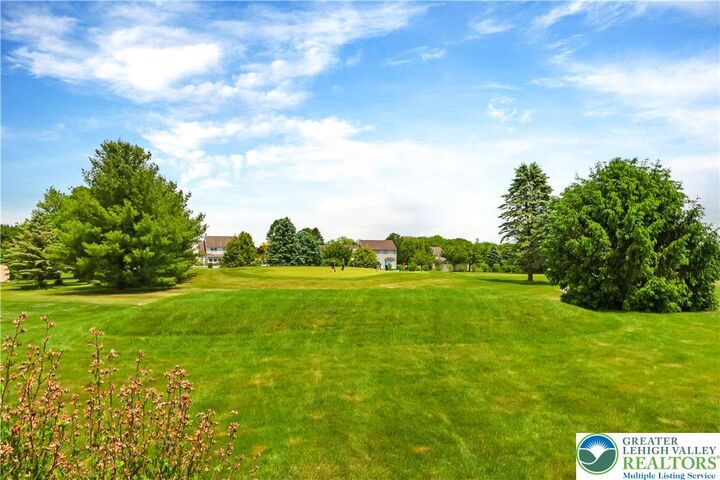 Property Photo:  140 Birdie Way  PA 18058 