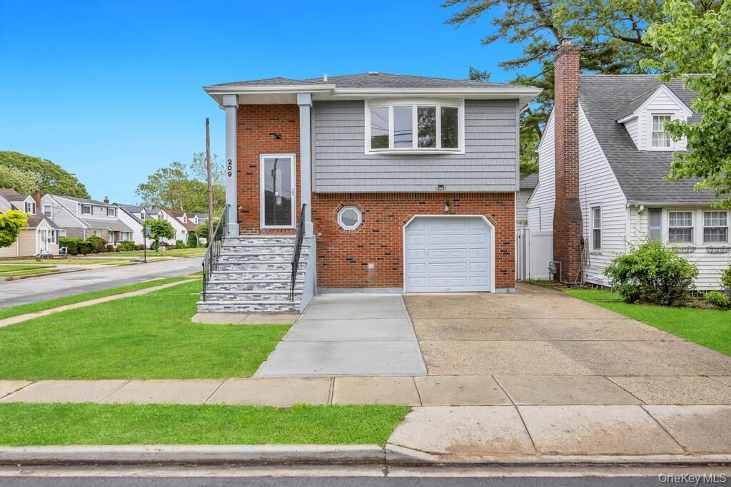 Property Photo:  