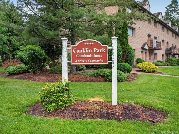 Property Photo:  8 Klint Court  NY 10954 
