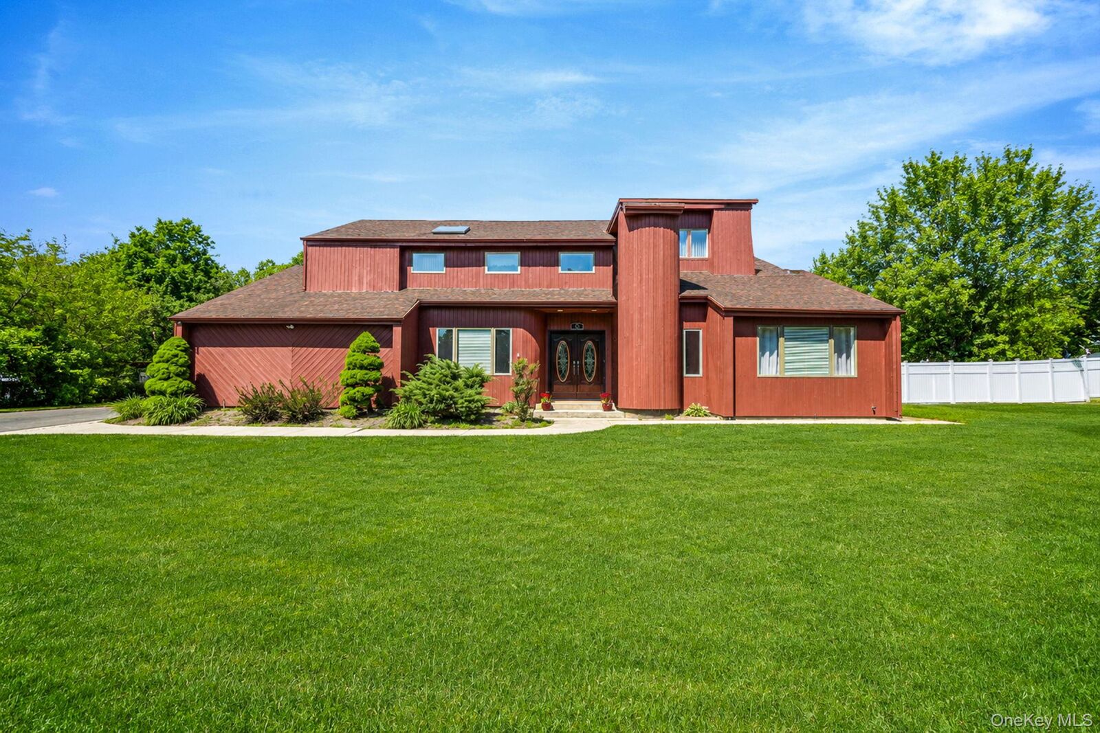 Property Photo: 6 Sachem Court NY 11738