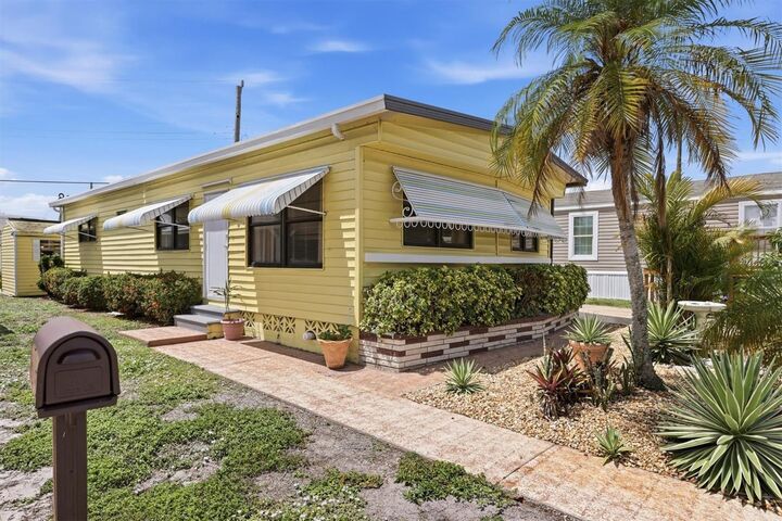 Property Photo: 4109 12th Street E FL 34222