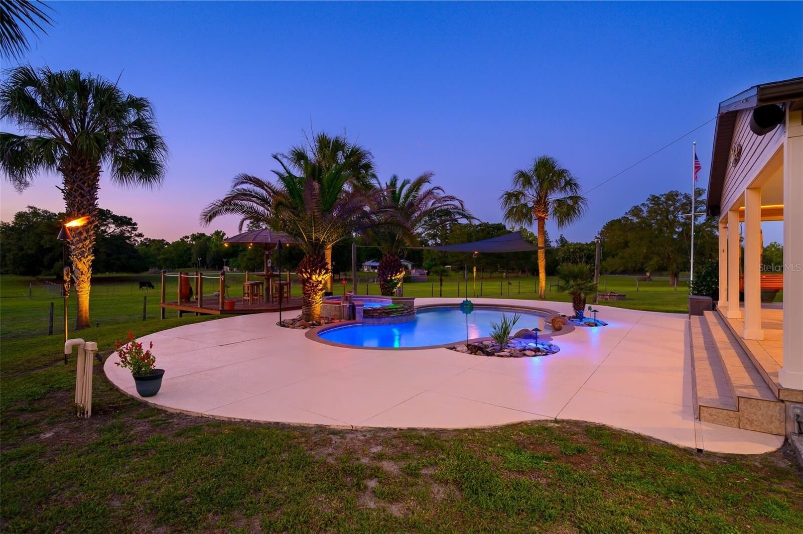 Property Photo:  6739 SE 67th Court  FL 32693 