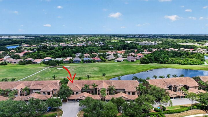 Property Photo:  915 Fairwaycove Lane 101  FL 34212 