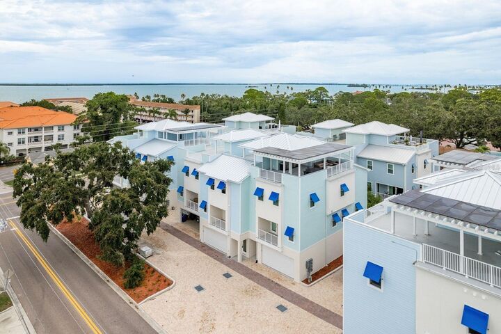 Property Photo:  1413 Bayshore Boulevard 11  FL 34698 
