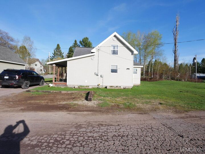 Property Photo:  17191 Franklin Loop Street  MI 49905 