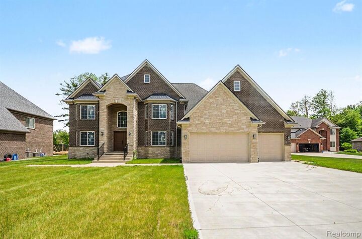 Property Photo:  56350 Willow Creek Boulevard  MI 48316 1172 
