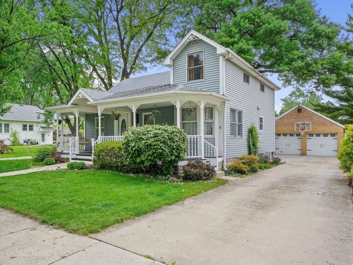 Property Photo:  225 S Grant Street  IL 60559 