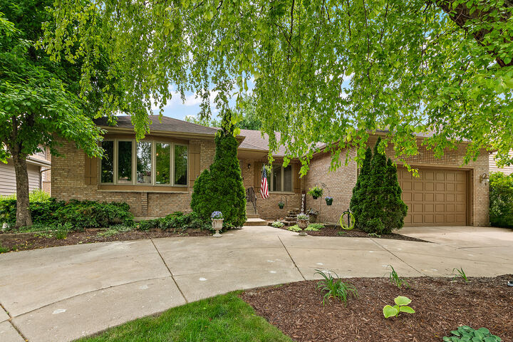 Property Photo:  437 N Kevin Drive  IL 60101 
