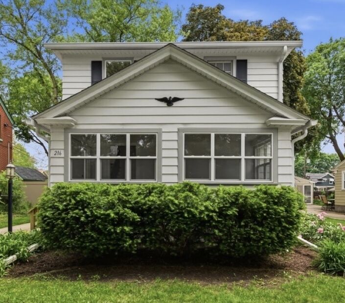 Property Photo:  216 S Commonwealth Avenue  IL 60506 