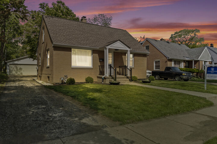 Property Photo: 1012 Leith Avenue IL 60085